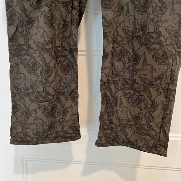 Eddie Bauer Size 4 Dark Green/Gray Horizon Capri Travex Capers Print Cargp Pants - Picture 4 of 6